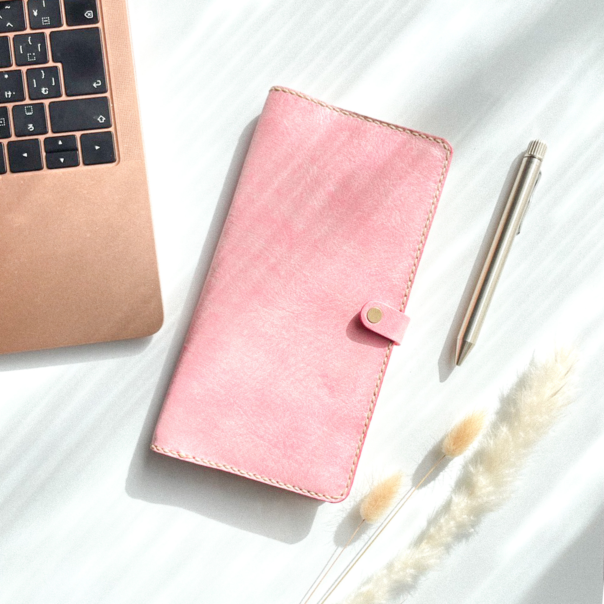 名入れのできる"ほぼ日weeks"手帳カバー_気まぐれレザー 6,006円