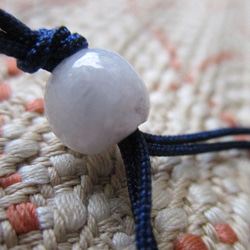 ラベンダーカラーのミャンマー翡翠留め珠の三眼天珠 お紐仕立てセミオーダーネックレス 8枚目の画像