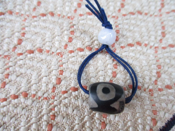 ラベンダーカラーのミャンマー翡翠留め珠の三眼天珠 お紐仕立てセミオーダーネックレス 7枚目の画像