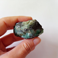 ブラジル産エメラルド原石◆バイオタイト共生43mm 4枚目の画像