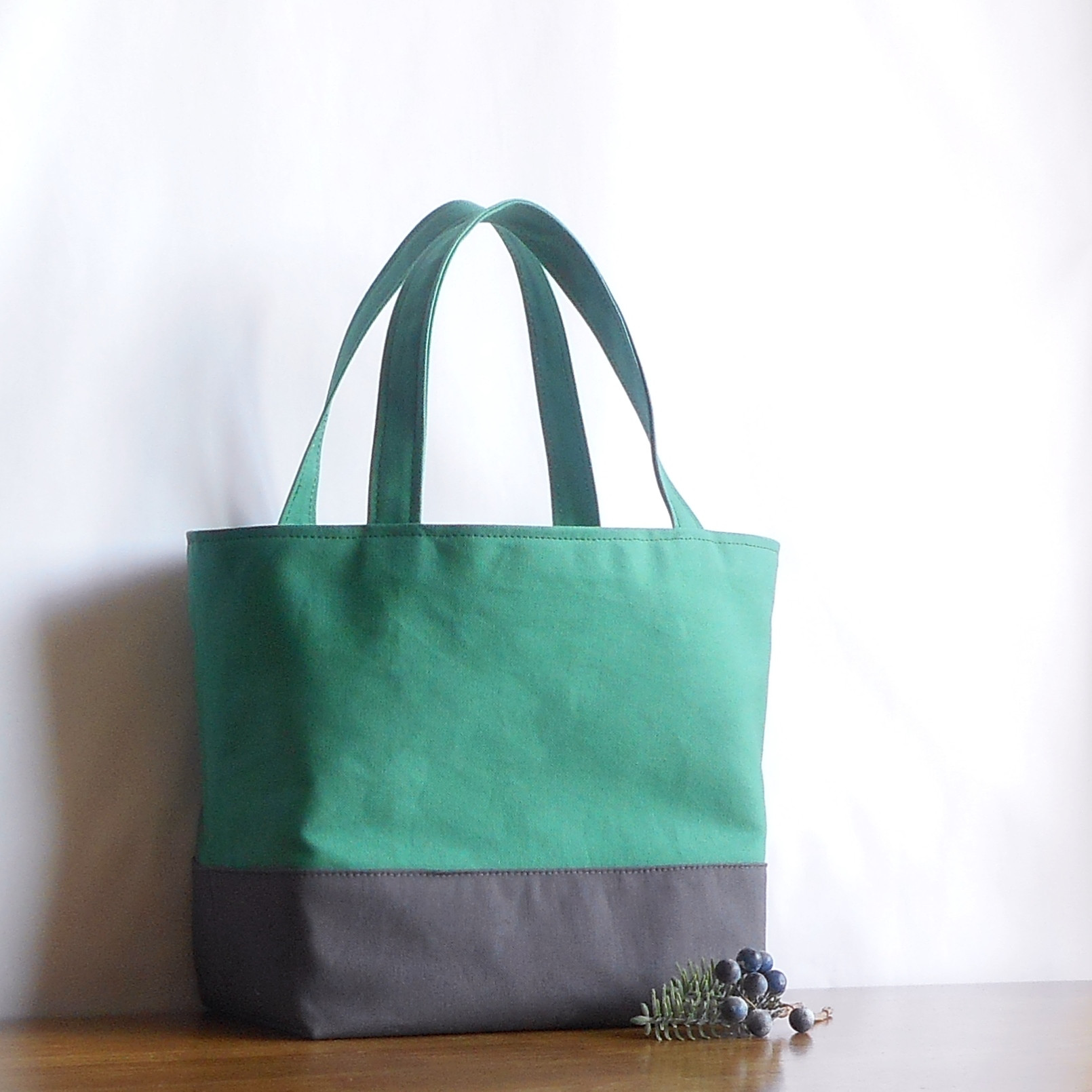 ハンドメイド•トートバッグ•手提げバッグ•グリーン•ドット柄