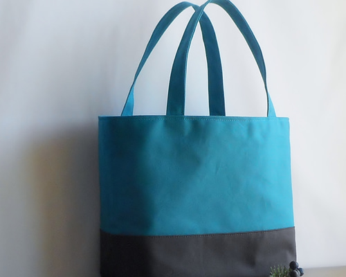 CUNE ターコイズ ブルーショルダートートバッグ レア 希少　【美品】 CUNE ターコイズ ブルーショルダートートバッグ レア 希少 【美