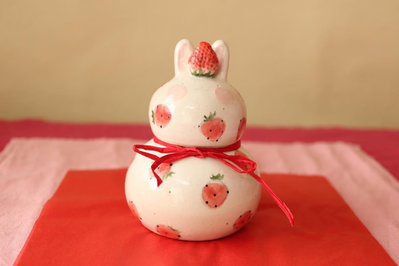 新品【やまぐちあさこ】粉引きイチゴうさぎの鏡餅(大) 粉引きイチゴうさぎの鏡餅(大) 鏡餅 やまぐちあさこ。 通販 15127288