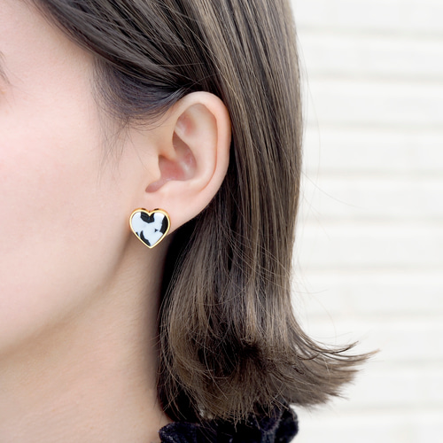 ハートスタッズピアス/イヤリング ホワイト×ブラック ピアス