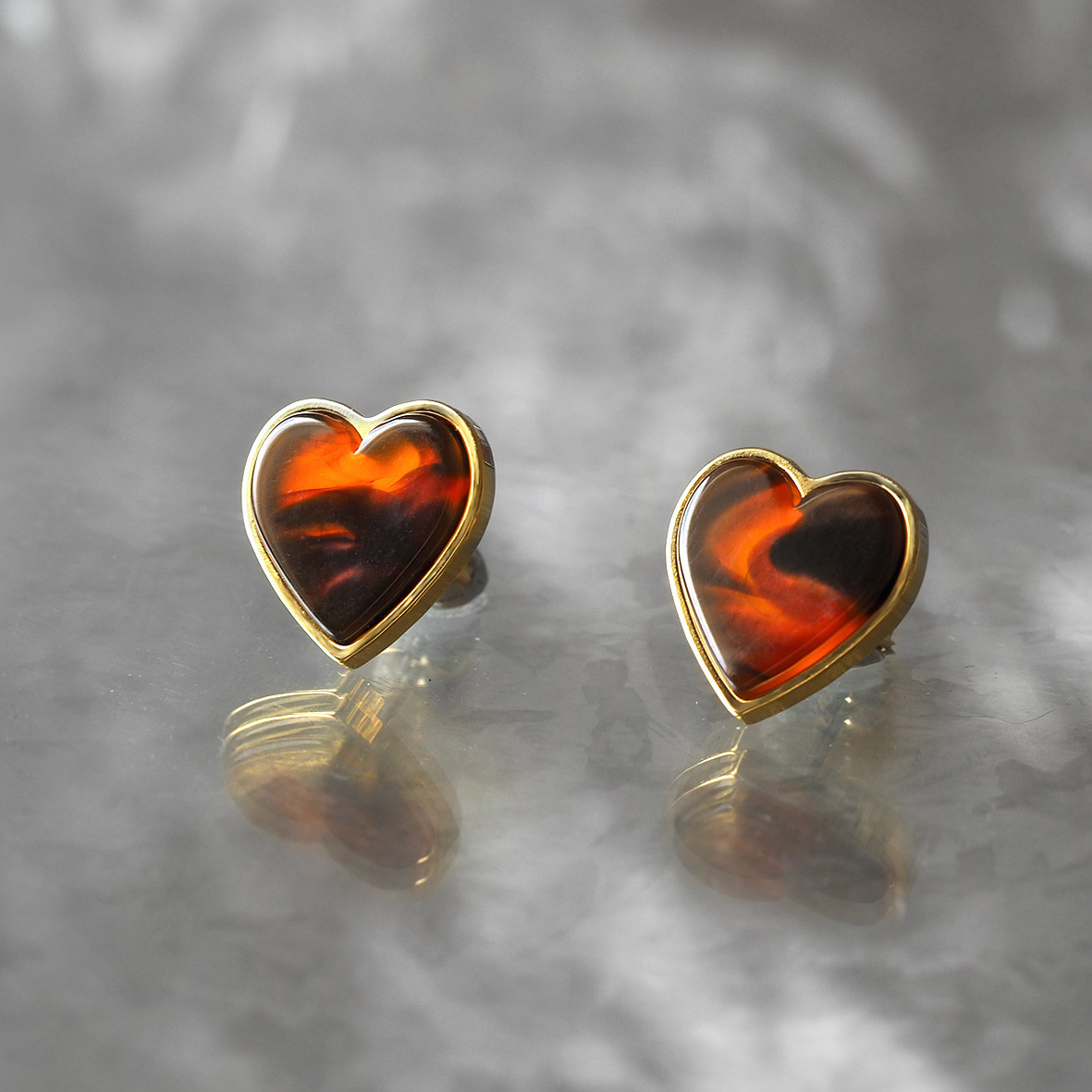 ハートスタッズピアス/イヤリング　べっ甲柄