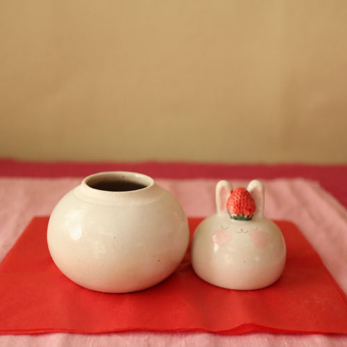 粉引きイチゴうさぎの鏡餅 鏡餅 やまぐちあさこ。 通販 14817487