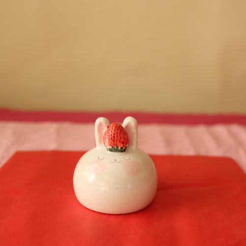 粉引きイチゴうさぎの鏡餅 鏡餅 やまぐちあさこ。 通販 14817487