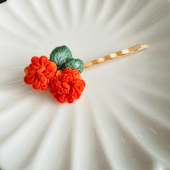 ちいさな金木犀風ヘアピン【立体刺繍】 1枚目の画像