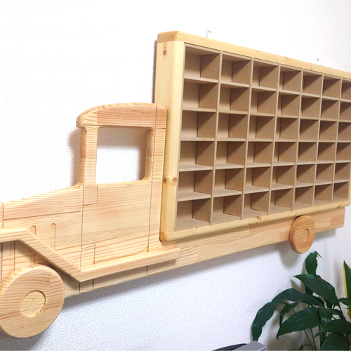 トミカなどのミニカー壁掛け収納棚「レトロ風トラック」 壁掛けラック