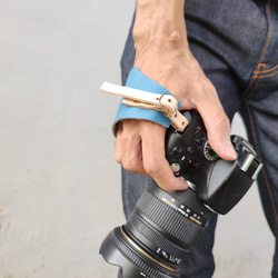 本革　カメラホルダー　リストストラップ　一眼レフ　ミラーレスに活躍　選べるカラー 3枚目の画像