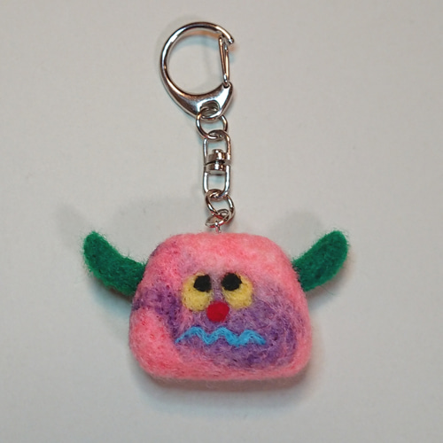 カラフル☆いろんな形モンスター キーホルダー acari 通販 14818638