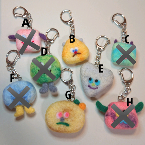 カラフル☆いろんな形モンスター キーホルダー acari 通販 14818638