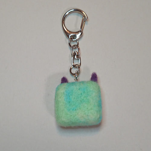 カラフル☆いろんな形モンスター キーホルダー acari 通販 14818638