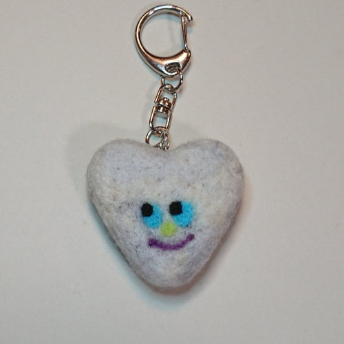 カラフル☆いろんな形モンスター キーホルダー acari 通販 14818638