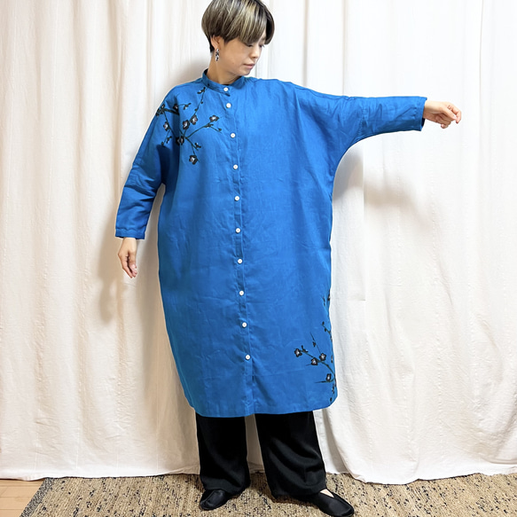 スタンドカラーシャツドレス/ビビッドブルー　墨梅 3枚目の画像