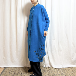 スタンドカラーシャツドレス/ビビッドブルー　墨梅 4枚目の画像