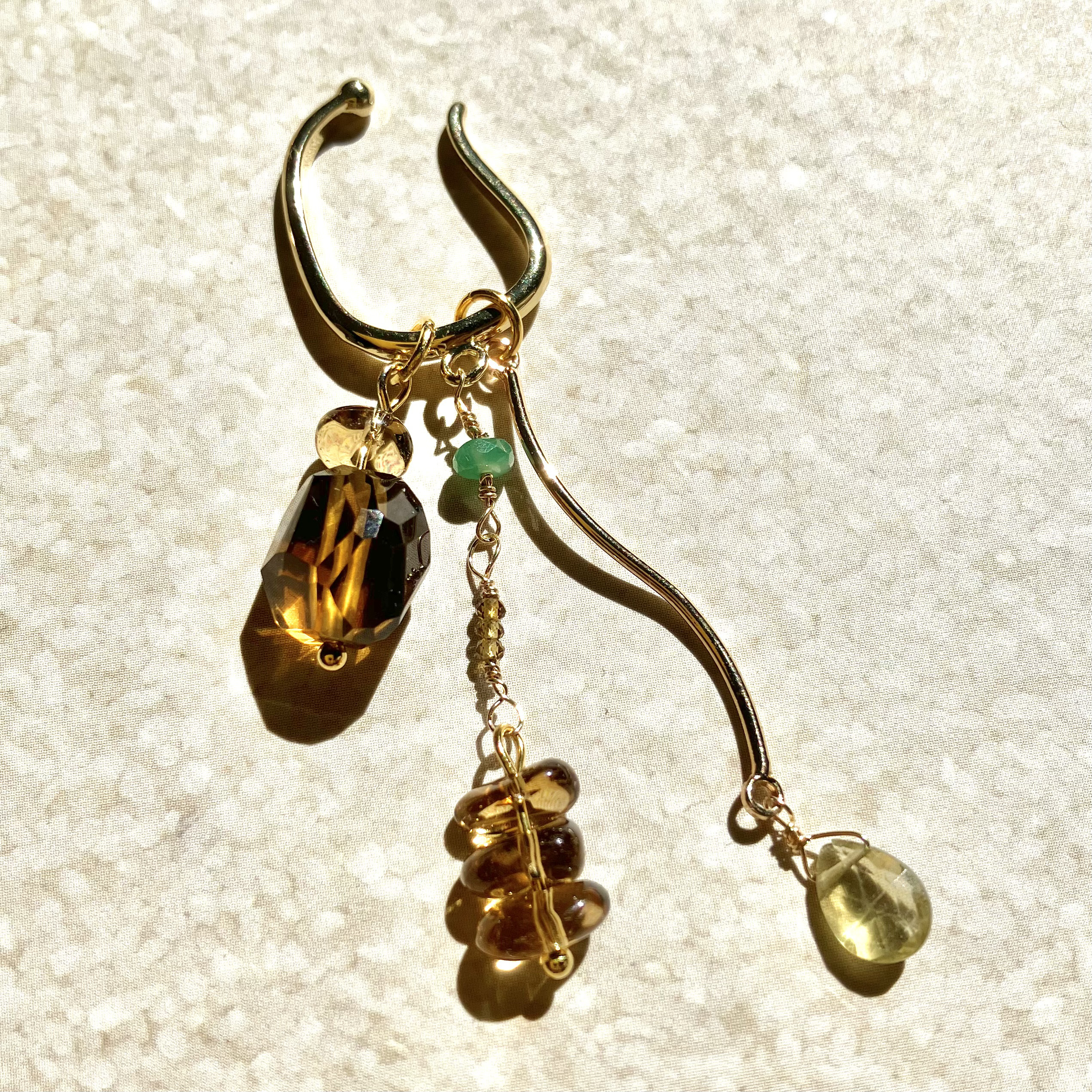 4wayこっくりブラウン天然石イヤーカフ　ゴールド　エメラルド　アースカラー　イエローグリーン　5月誕生石　牡牛座