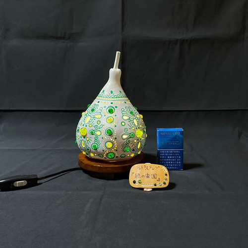 天然のひょうたんランプにLEDの台付きます