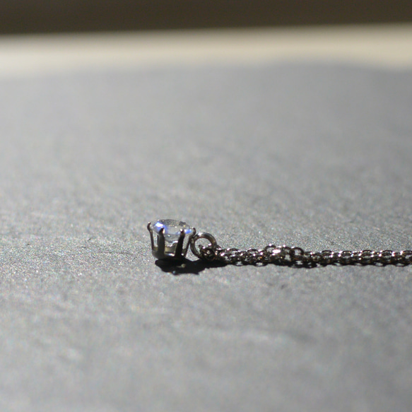 4mmレインボームーンストーンの一粒ネックレス　サージカルステンレス　華奢　シンプル　フォーマル　デイリー　春 7枚目の画像