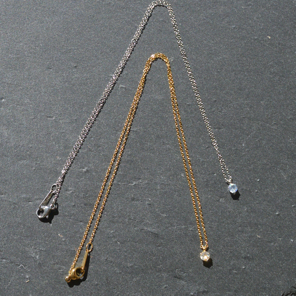 4mmレインボームーンストーンの一粒ネックレス　サージカルステンレス　華奢　シンプル　フォーマル　デイリー　春 4枚目の画像