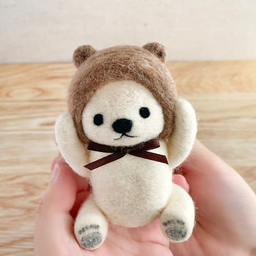 羊毛フェルトのマスコット＊茶くまさんに憧れたシロクマさん