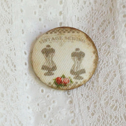 フランスのビンテージ風くるみボタン (1個) 2枚目の画像