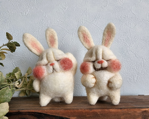 qq885219様オーダー》ラジオ体操してるうさぎさん、クククっと笑ってる