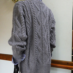 アラン編みチュニックセーター（グレー）サイズL　ハンドメイド 2枚目の画像
