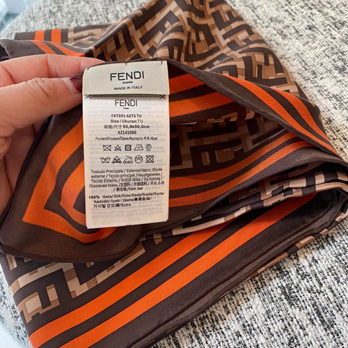 Fendiスカーフ 母子手帳ケース シオリ 通販 14819991｜Creema(クリーマ)