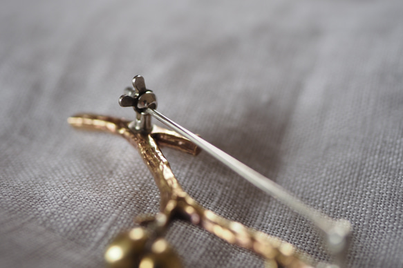 brass（真鍮）ナンキンハゼのブローチ 6枚目の画像