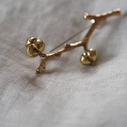 brass（真鍮）ナンキンハゼのブローチ 2枚目の画像