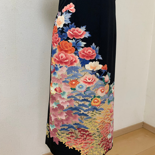 加賀友禅 留袖 着物リメイク ワンピース 着物ワンピース 京加賀友禅 黒留袖から ワンピース 季節の花柄 裏地付き 15号