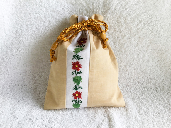 花刺繍の巾着～赤い花のライン～ 巾着袋 y.chaco 通販 14821041