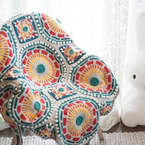 手編みのフラワーモチーフつなぎのブランケット(ベッドカバー、ソファカバーに◎) 手編みのフラワーモチーフつなぎのブランケット(ベッドカバー