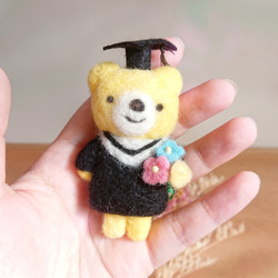 畢業熊熊  多色 羊毛氈鑰匙圈 別針  療癒 送禮 畢業季 第7張的照片