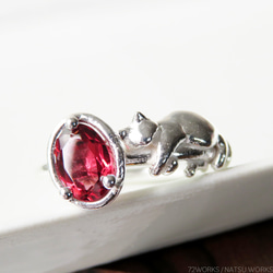 ガーネットと猫 リング / Mozambique Red Garnet & Cat Ring 1枚目の画像