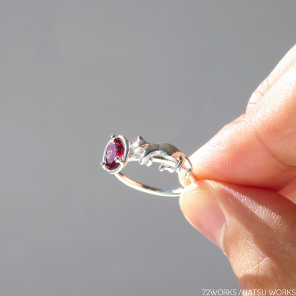 ガーネットと猫 リング / Mozambique Red Garnet & Cat Ring 3枚目の画像