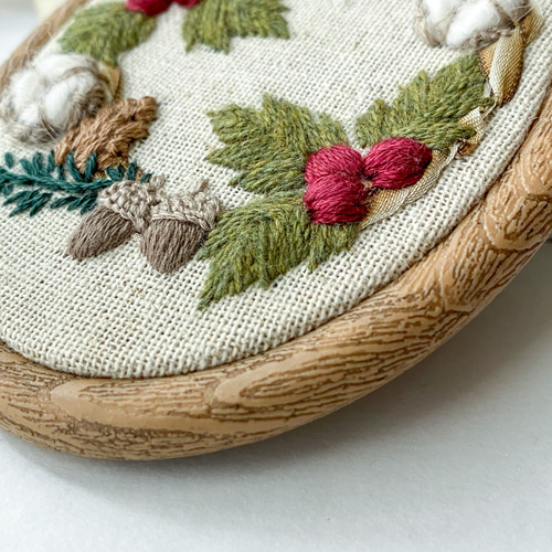 ハンドメイド手刺繍　刺しゅうフレーム　きのこのリース ハンドメイド手刺繍 刺しゅうフレーム きのこのリース