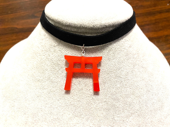 真っ赤な鳥居のチョーカー 1枚目の画像