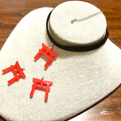 真っ赤な鳥居のチョーカー 2枚目の画像