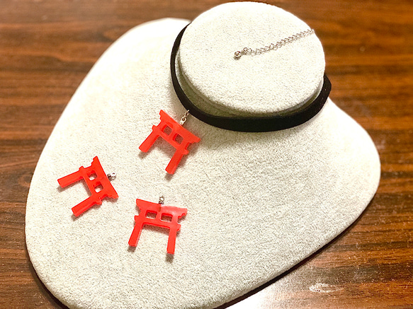 真っ赤な鳥居のチョーカー 2枚目の画像