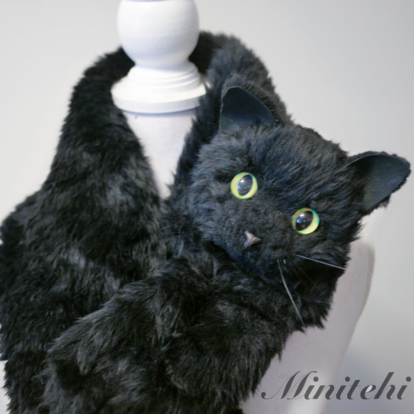 ぬいぐるみみたいな 黒猫マフラー　ストール　リアル　黒ねこ　猫雑貨　猫グッズ 防寒 2枚目の画像