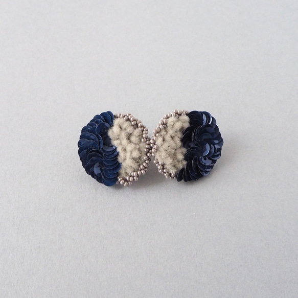 2tone ピアス▫️ NAVY × GRAY / 刺繍ピアス オートクチュール刺繍 リュネビル刺繍 4枚目の画像