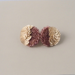 2tone ピアス▫️ BEIGE × MAUVE / 刺繍ピアス オートクチュール刺繍 リュネビル刺繍 2枚目の画像