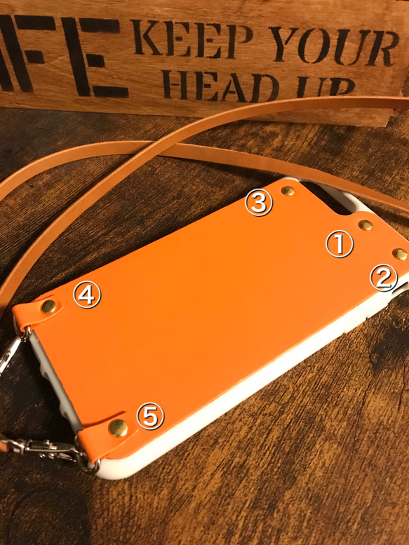 本革　iPhoneケース 落ちないカード入れポケット付き　ストラップ付き 革の色 カシメの色 選べます 名入れ 刻印無料 7枚目の画像