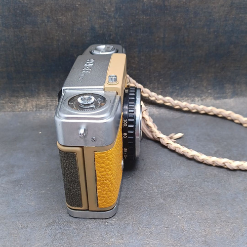 オリンパス OLYMPUS PEN EE-3 イエローにリメイク 1点もの 美品 フィルムカメラ コンパクト]OLYMPUS pen ee