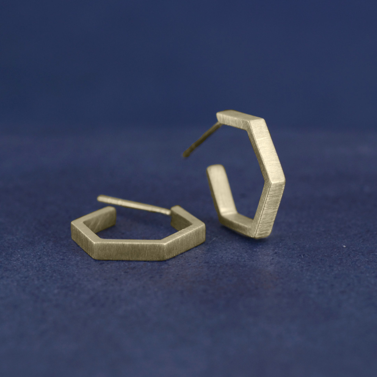 【K10YG】六角形のフープピアス