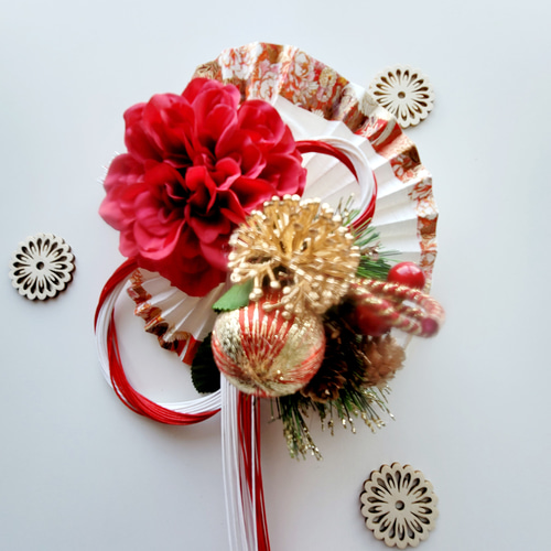 しめ縄リース　赤ダリア　ピンクマム　金扇　水引 しめ縄リース ピンクダリア 金扇 水引 しめ縄リース赤ダリアピンクマム