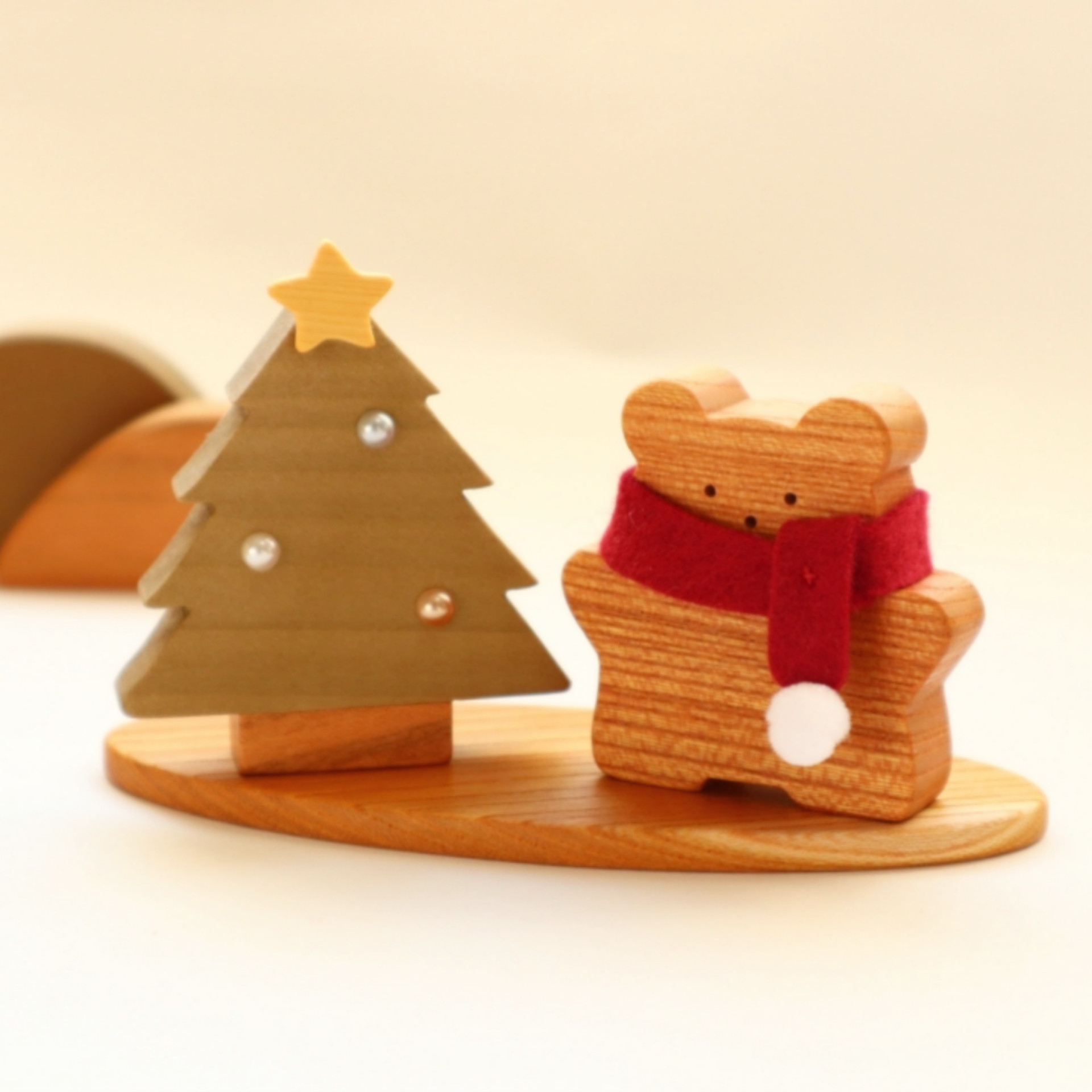 木製クマとクリスマスツリーの置物セット