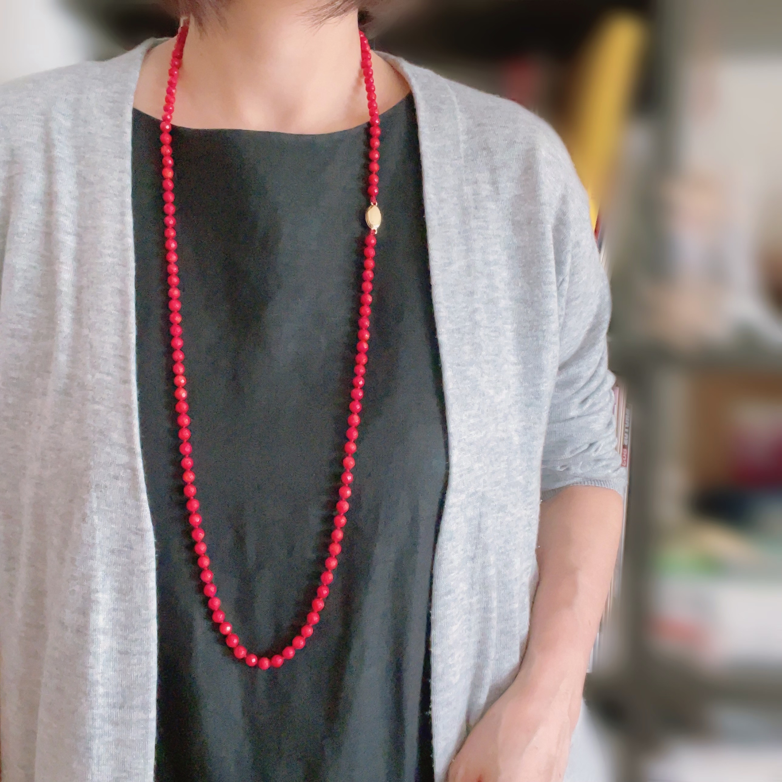 元気をくれる石　レッドコーラル（染）のロングネックレス　再販